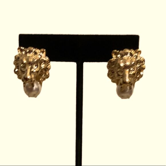 GORGEOUS LION PEARL EARRINGS - Picture 2 of 3